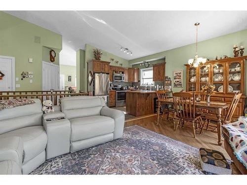 41 Rowland Lane, Okotoks, AB - Indoor Photo Showing Living Room