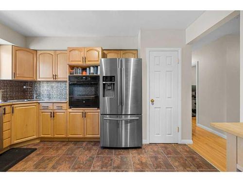 1432 Northmount Drive Nw, Calgary, AB - Indoor Photo Showing Kitchen