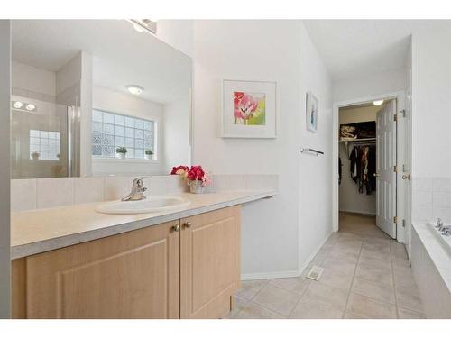 157 Evansmeade Circle Nw, Calgary, AB - Indoor Photo Showing Bathroom