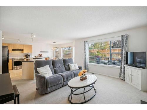 157 Evansmeade Circle Nw, Calgary, AB - Indoor Photo Showing Living Room