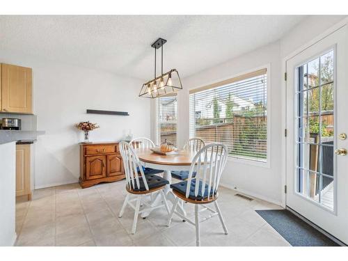 157 Evansmeade Circle Nw, Calgary, AB - Indoor Photo Showing Dining Room