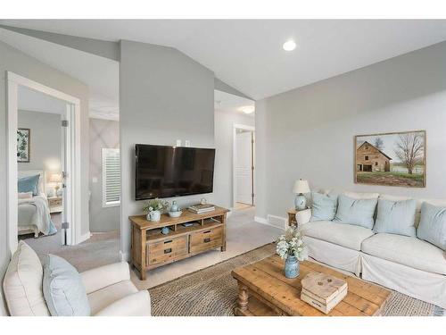 628 Midtown Place Sw, Airdrie, AB - Indoor Photo Showing Living Room