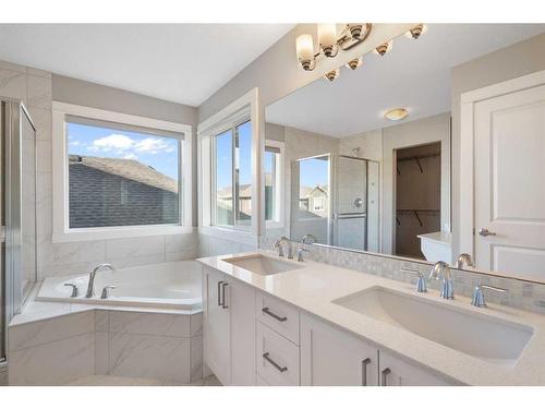 628 Midtown Place Sw, Airdrie, AB - Indoor Photo Showing Bathroom