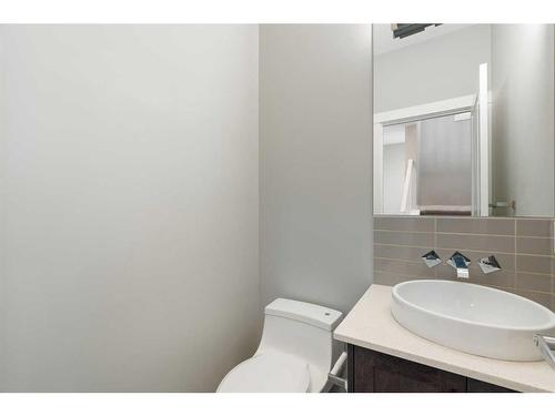 628 Midtown Place Sw, Airdrie, AB - Indoor Photo Showing Bathroom