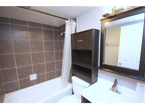 314-315 Heritage Drive Se, Calgary, AB - Indoor Photo Showing Bathroom