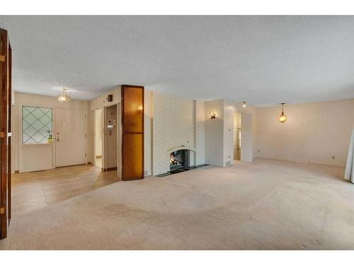 359 Willow Ridge Place Se, Calgary, AB - Indoor Photo Showing Other Room