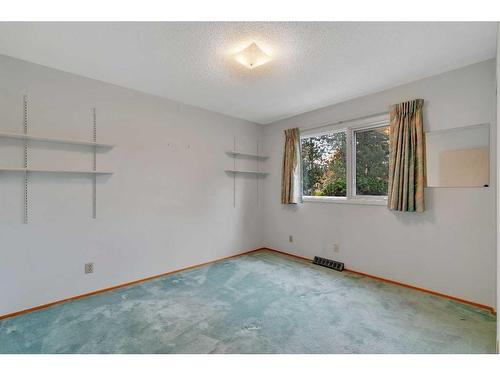 359 Willow Ridge Place Se, Calgary, AB - Indoor Photo Showing Other Room