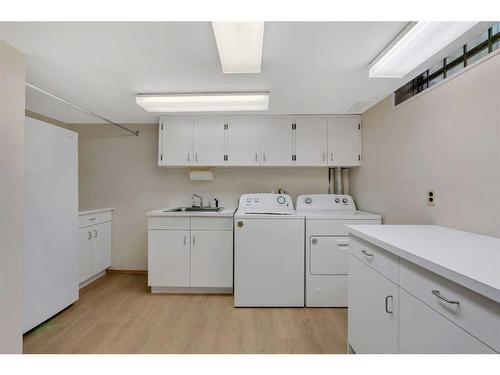 359 Willow Ridge Place Se, Calgary, AB - Indoor Photo Showing Laundry Room