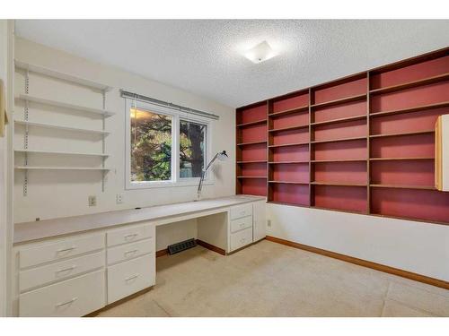 359 Willow Ridge Place Se, Calgary, AB - Indoor Photo Showing Office