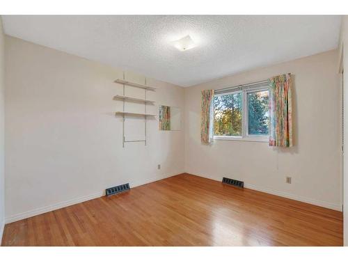 359 Willow Ridge Place Se, Calgary, AB - Indoor Photo Showing Other Room