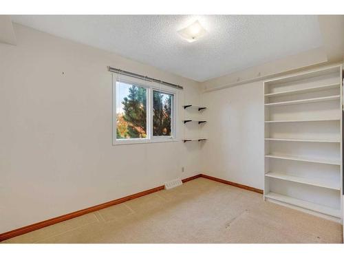 359 Willow Ridge Place Se, Calgary, AB - Indoor Photo Showing Other Room