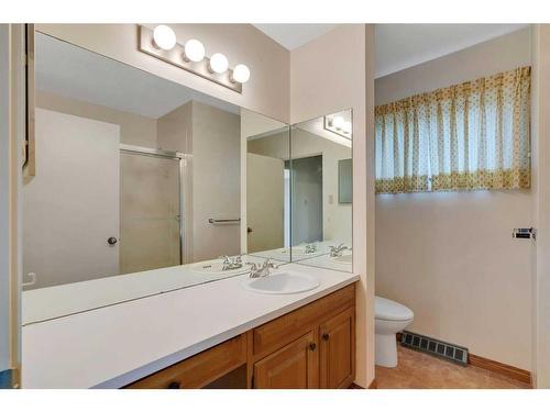 359 Willow Ridge Place Se, Calgary, AB - Indoor Photo Showing Bathroom