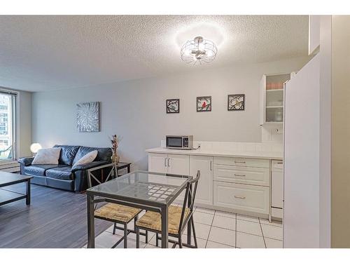 505-525 13 Avenue Sw, Calgary, AB - Indoor Photo Showing Living Room