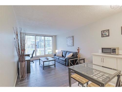 505-525 13 Avenue Sw, Calgary, AB - Indoor Photo Showing Living Room