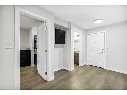 107-7130 80 Ave Ne, Calgary, AB - Indoor Photo Showing Other Room