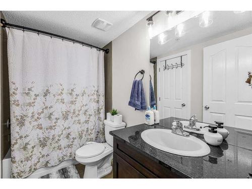 107-7130 80 Ave Ne, Calgary, AB - Indoor Photo Showing Bathroom