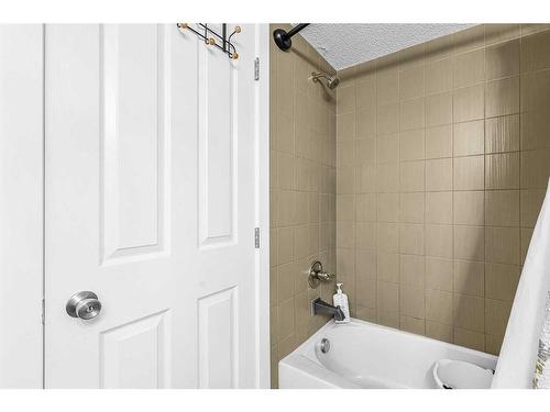 107-7130 80 Ave Ne, Calgary, AB - Indoor Photo Showing Bathroom