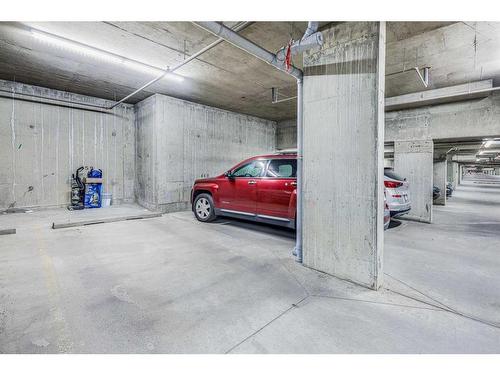 107-7130 80 Ave Ne, Calgary, AB - Indoor Photo Showing Garage