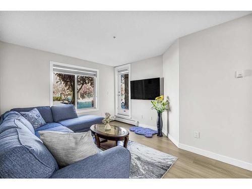 107-7130 80 Ave Ne, Calgary, AB - Indoor Photo Showing Living Room