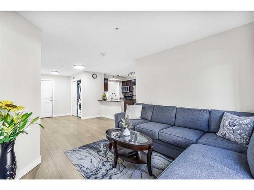 107-7130 80 Ave Ne, Calgary, AB - Indoor Photo Showing Living Room