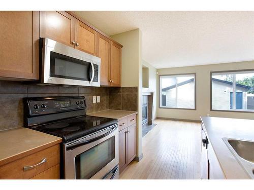 6 Cranberry Place Se, Calgary, AB - Indoor Photo Showing Kitchen