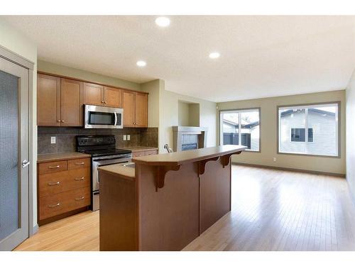 6 Cranberry Place Se, Calgary, AB - Indoor Photo Showing Kitchen