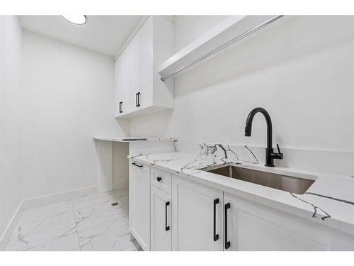 178 Kinniburgh Crescent, Chestermere, AB - Indoor Photo Showing Kitchen