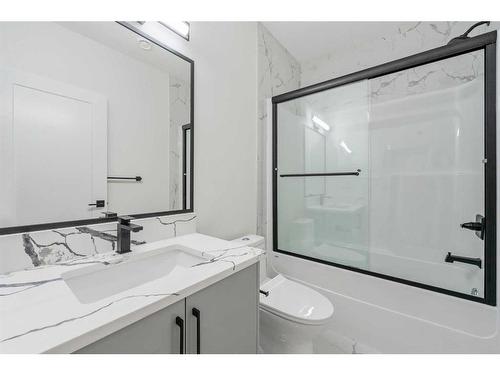 178 Kinniburgh Crescent, Chestermere, AB - Indoor Photo Showing Bathroom