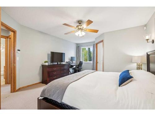 103 Cougarstone Gardens Sw, Calgary, AB - Indoor Photo Showing Bedroom