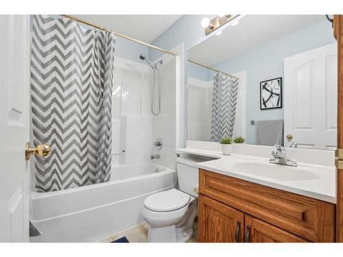 103 Cougarstone Gardens Sw, Calgary, AB - Indoor Photo Showing Bathroom