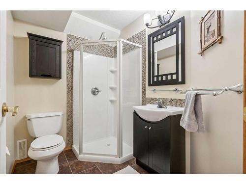 103 Cougarstone Gardens Sw, Calgary, AB - Indoor Photo Showing Bathroom