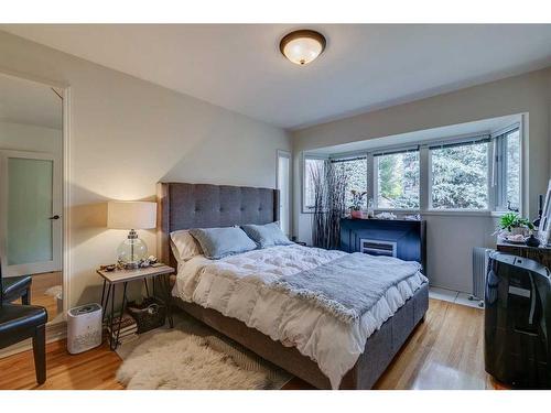 4212 1A Street Sw, Calgary, AB - Indoor Photo Showing Bedroom