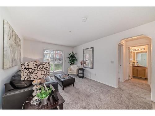 4209-70 Panamount Drive Nw, Calgary, AB - Indoor Photo Showing Living Room