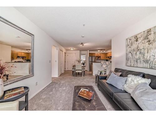 4209-70 Panamount Drive Nw, Calgary, AB - Indoor Photo Showing Living Room