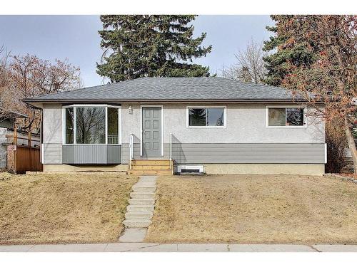 2011 39 Street Se, Calgary, AB - Outdoor