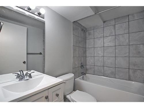 2011 39 Street Se, Calgary, AB - Indoor Photo Showing Bathroom