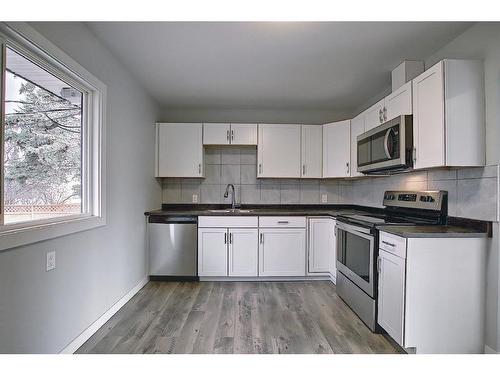 2011 39 Street Se, Calgary, AB - Indoor Photo Showing Kitchen