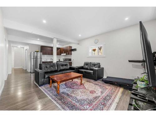 55 Walden Place Se, Calgary, AB - Indoor Photo Showing Living Room