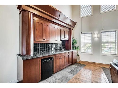 309-2233 34 Avenue Sw, Calgary, AB - Indoor Photo Showing Kitchen