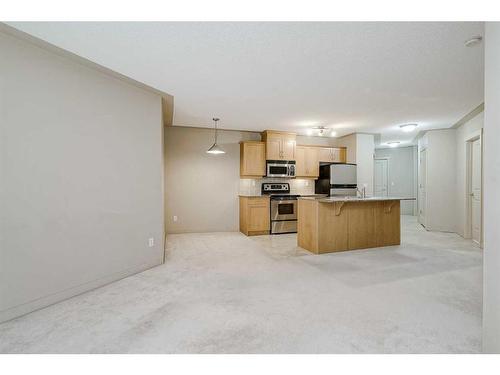 309-2233 34 Avenue Sw, Calgary, AB - Indoor Photo Showing Kitchen