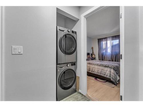 6736 43 Avenue Ne, Calgary, AB - Indoor Photo Showing Laundry Room