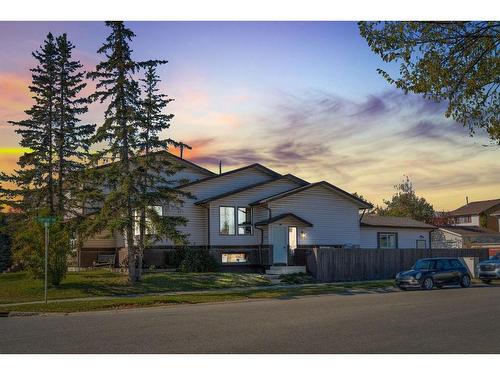 6736 43 Avenue Ne, Calgary, AB - Outdoor With Facade