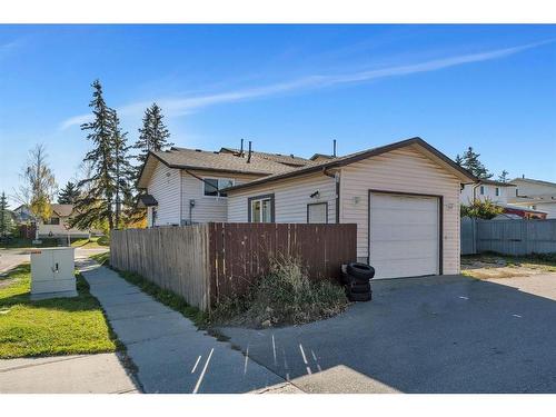 6736 43 Avenue Ne, Calgary, AB - Outdoor