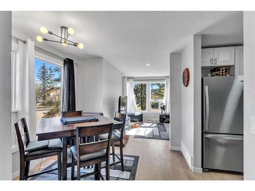 6736 43 Avenue Ne, Calgary, AB - Indoor Photo Showing Dining Room