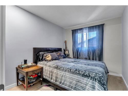 6736 43 Avenue Ne, Calgary, AB - Indoor Photo Showing Bedroom