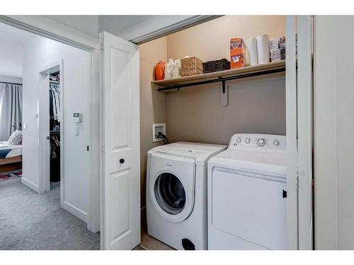 1638 Westmount Boulevard Nw, Calgary, AB - Indoor Photo Showing Laundry Room