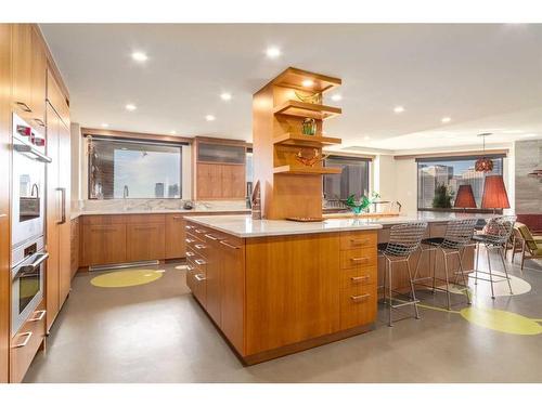 1001-300 Meredith Road Ne, Calgary, AB - Indoor Photo Showing Kitchen With Upgraded Kitchen