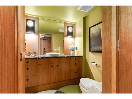 1001-300 Meredith Road Ne, Calgary, AB - Indoor Photo Showing Bathroom