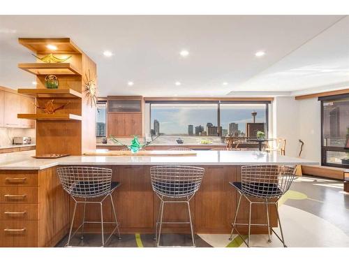 1001-300 Meredith Road Ne, Calgary, AB - Indoor Photo Showing Kitchen With Upgraded Kitchen