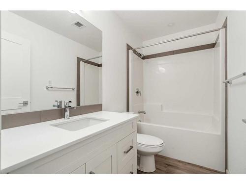 202-20 Sage Hill Nw, Calgary, AB - Indoor Photo Showing Bathroom